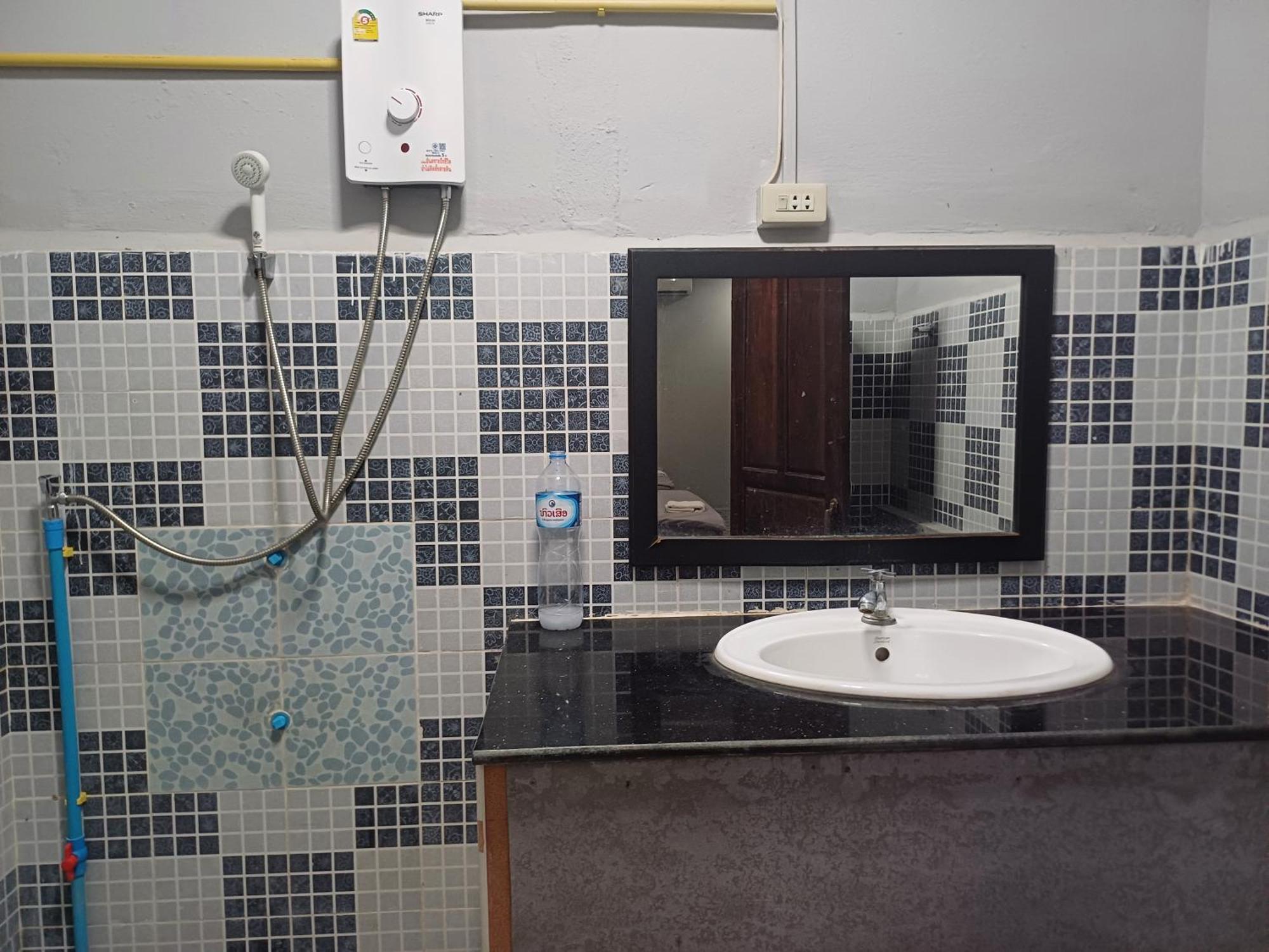 פקסה Erawan Guesthouse מראה חיצוני תמונה